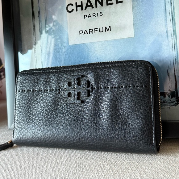 Tory Burch Britten zip around leather wallet EUC NO CALLOUTS 136U590 - Picture 1 of 15